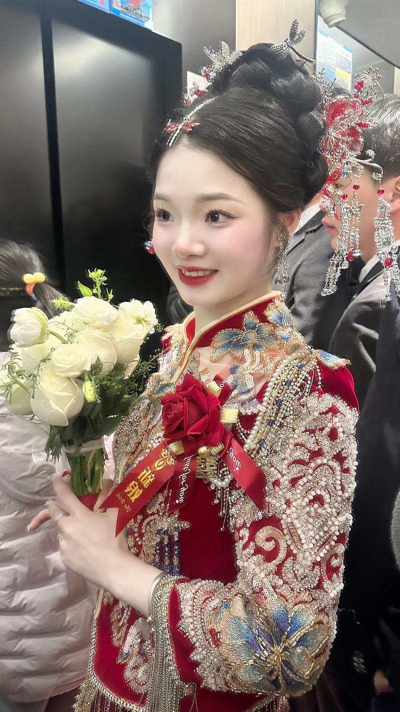 工作服定制:企业形象的新引擎